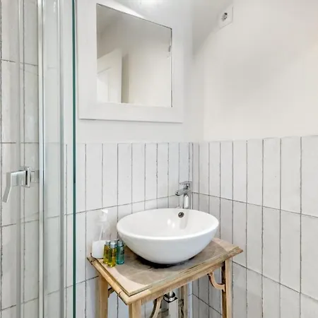 1 Bedroom 1 Bathroom Furnished - Malasana - Modern In Downtown Area - Mintystay Madrid Extérieur photo