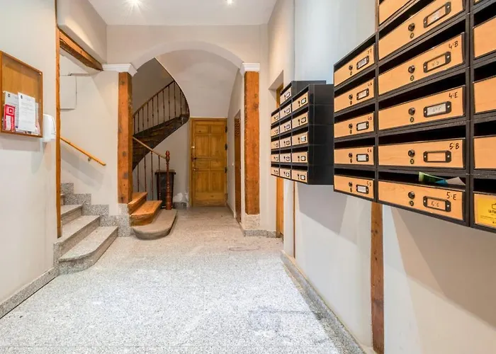 1 Bedroom 1 Bathroom Furnished - Malasana - Modern In Downtown Area - Mintystay