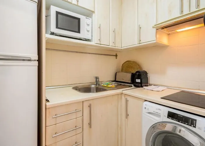 1 Bedroom 1 Bathroom Furnished - Malasana - Modern In Downtown Area - Mintystay